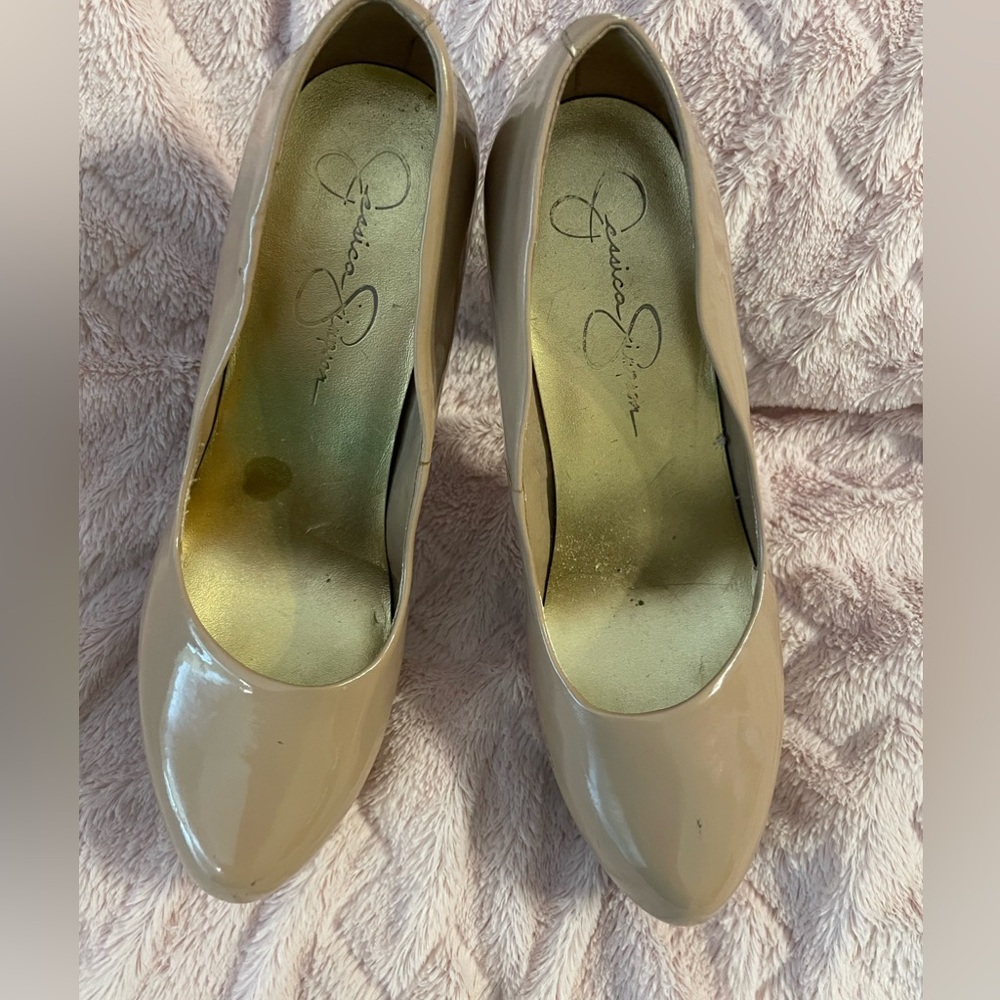 Jessica Simpson very well loved heels